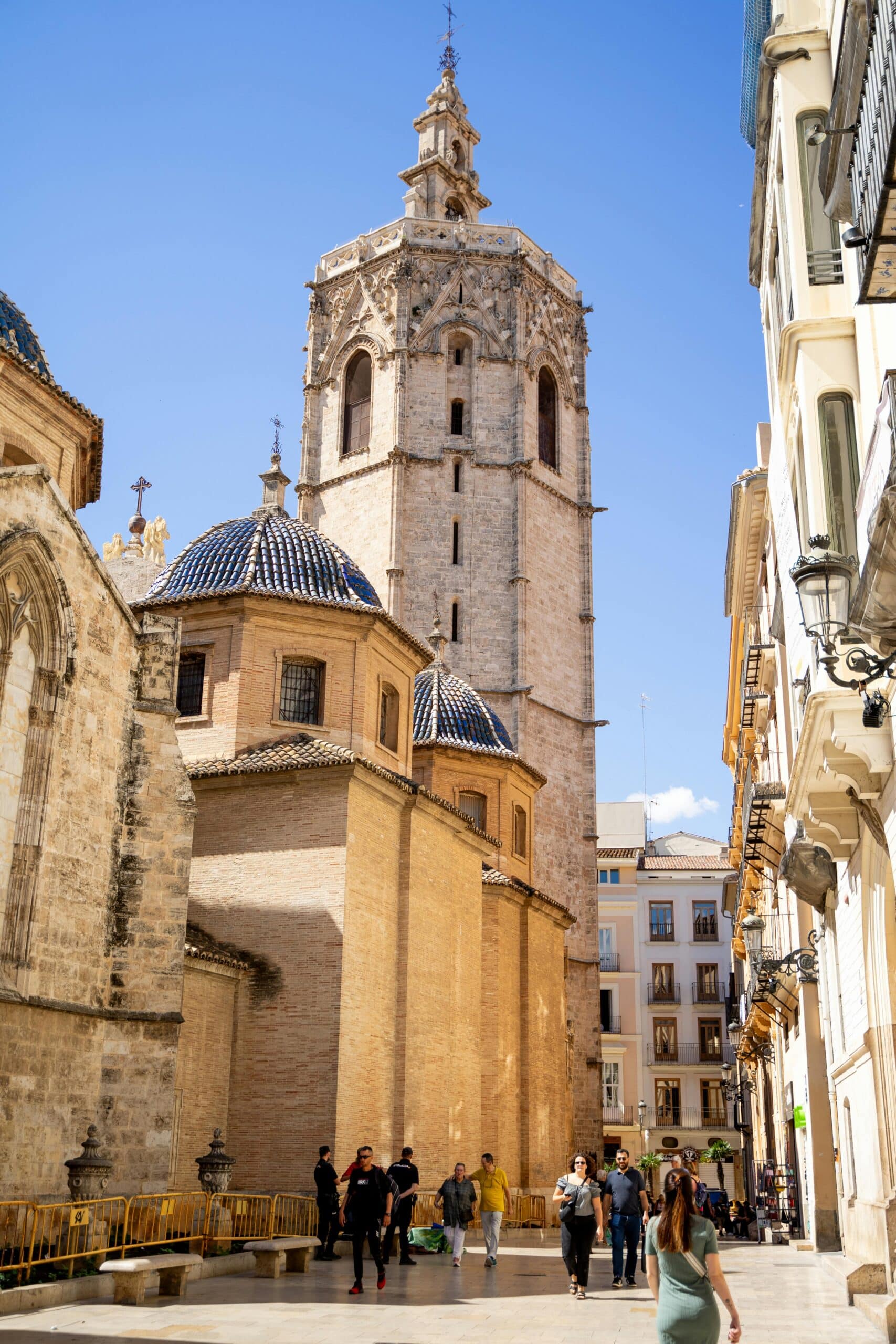 cupulaz azules a plaza de la virgen valencia